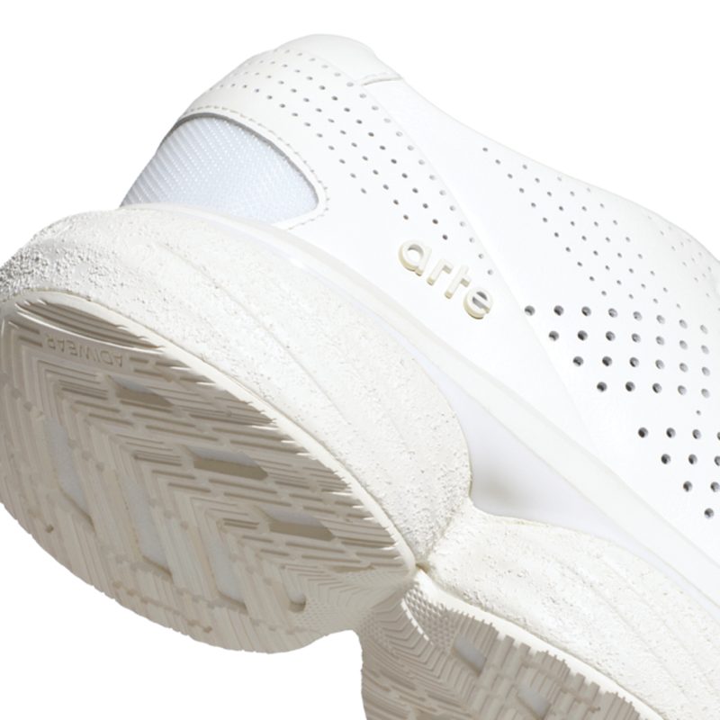 adidas y Arte Antwerp nos sirven futurismo minimalista