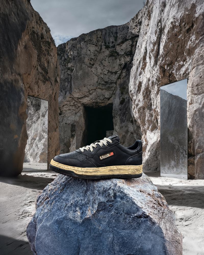 Zapatillas retro y desgastadas para un look de moda urbana