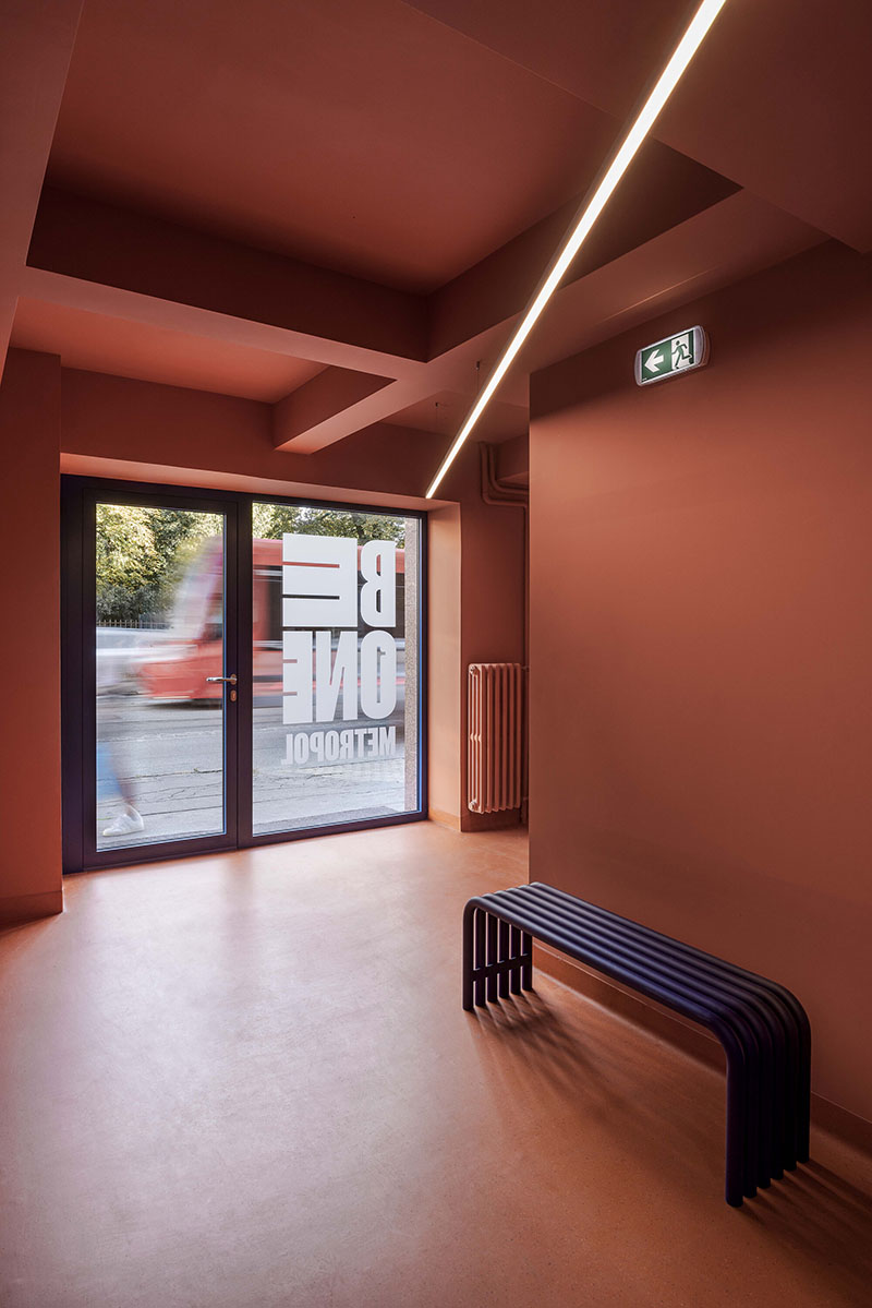 Vestíbulo de acceso del Metropol diseñado por Beed Architekti