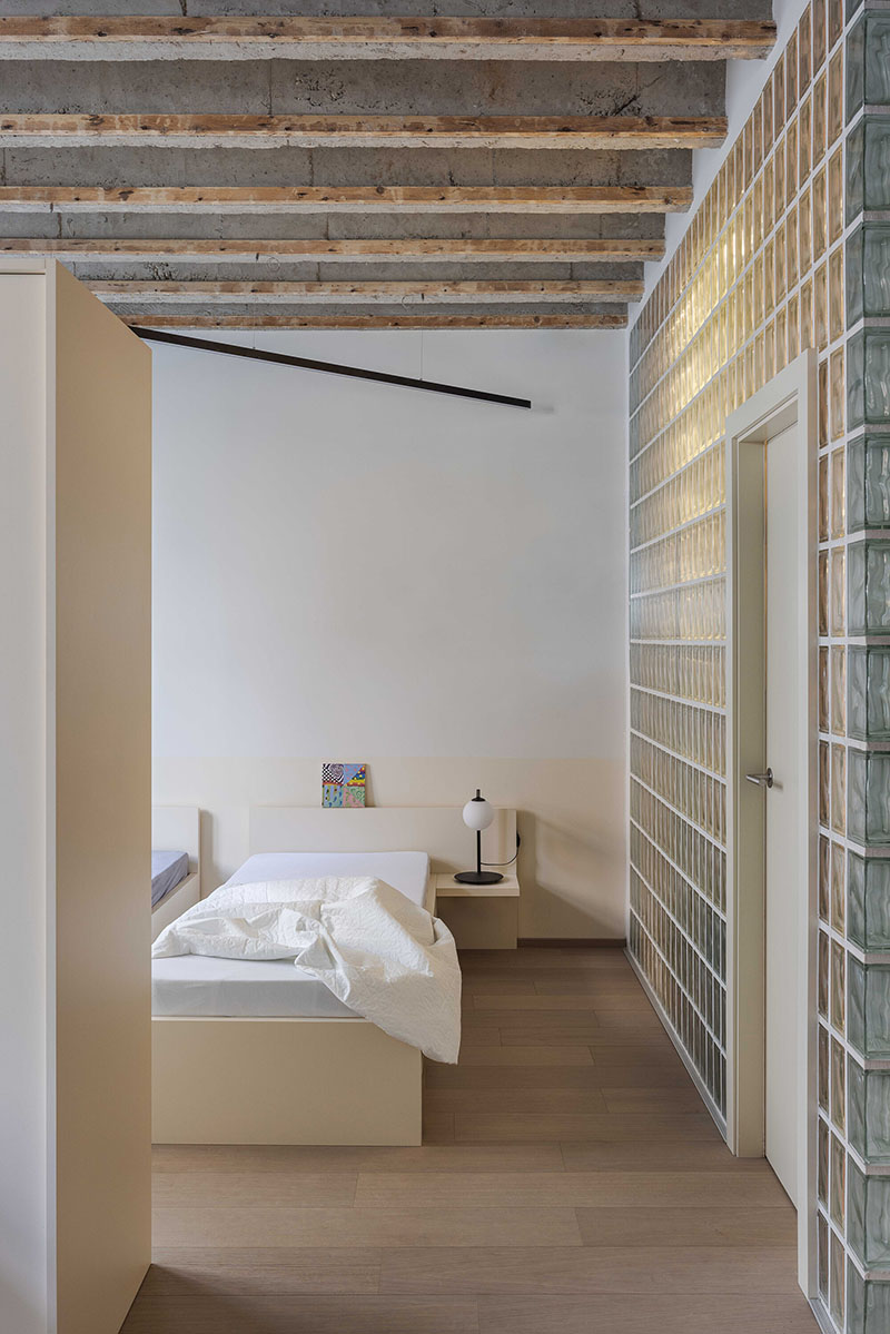 Unidad residencial del Metropol con tabiques de bloques de vidrio, obra de Beed Architekti