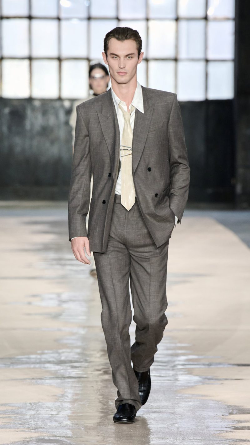 Boss ss26 nueva colección de looks elegantes