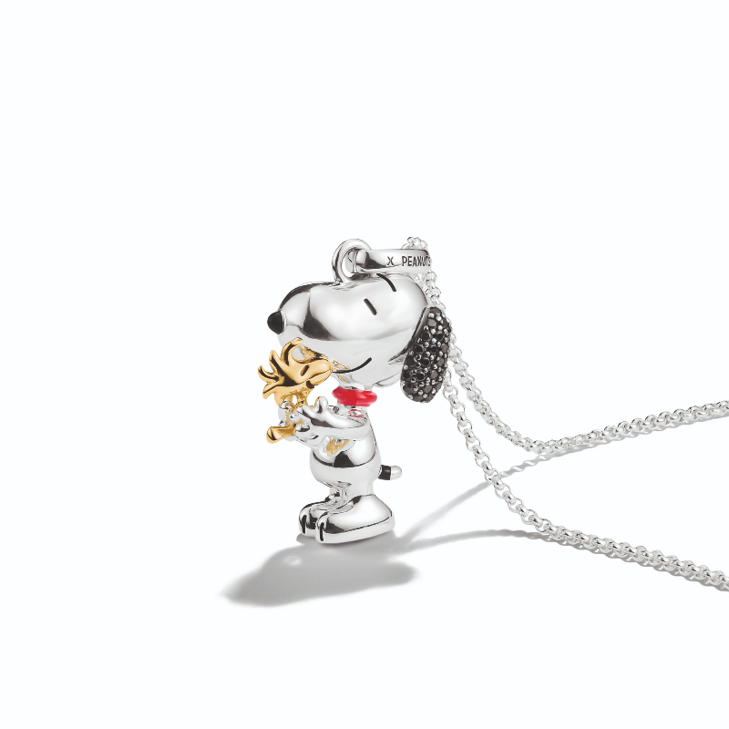 Renueva tus charms con Snoopy en plata y marca tendencia
