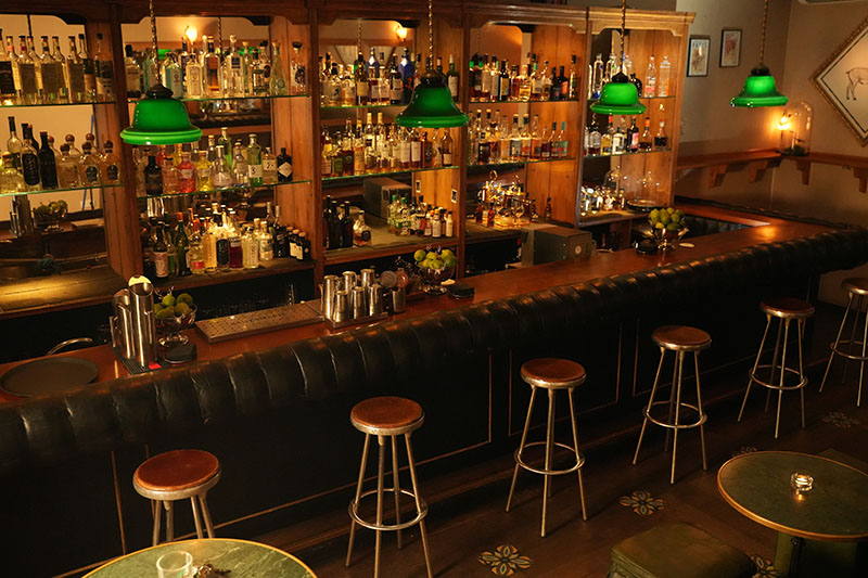 Coctelería Santamaría nueva carta: barra del local