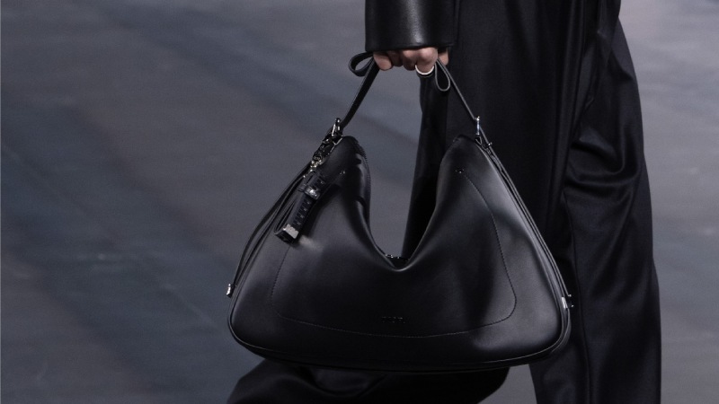 Dior apuesta por la tendencia hobo con su nuevo Slider