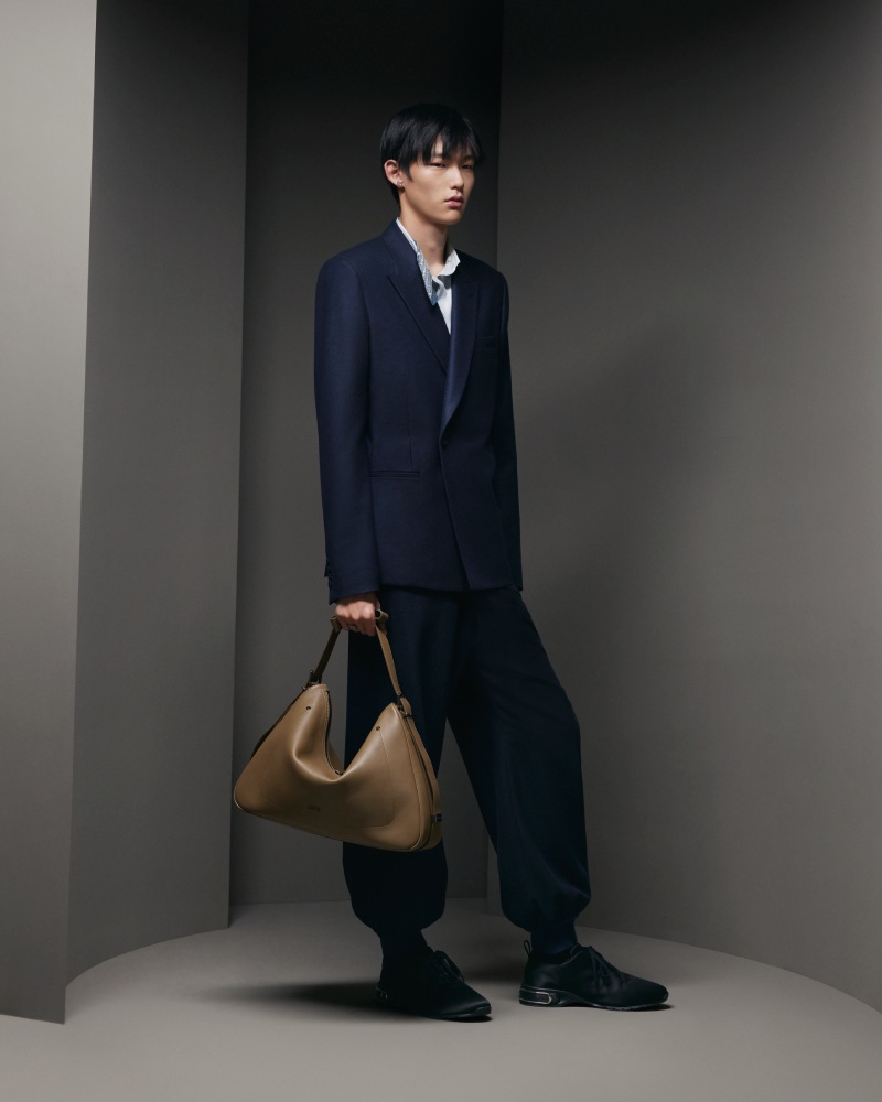 Dior apuesta por la tendencia hobo con su nuevo Slider