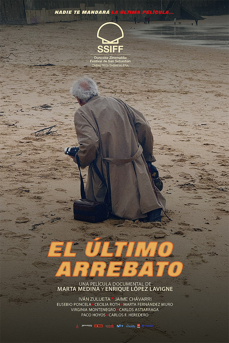 el último arrebato - cartel del documental con la imagen de un señor con las piernas enterradas en la playa