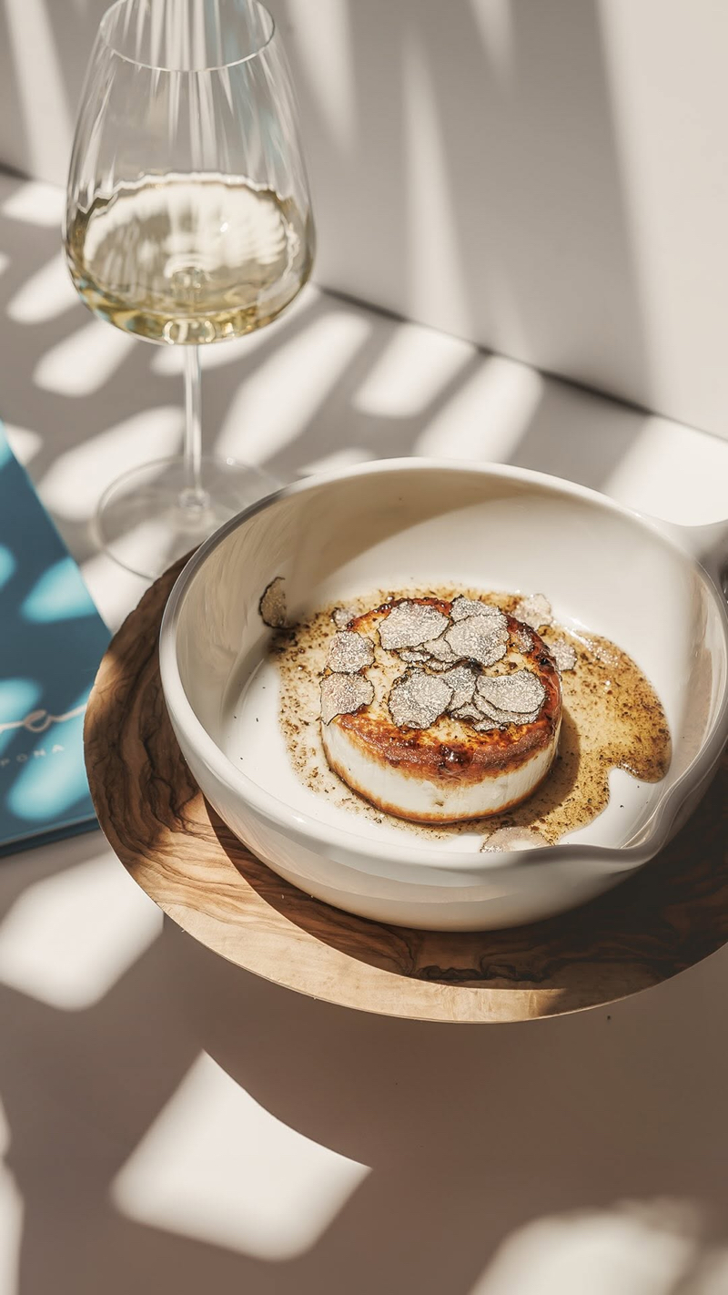 Eva Estepona, un capricho griego en la costa malagueña
