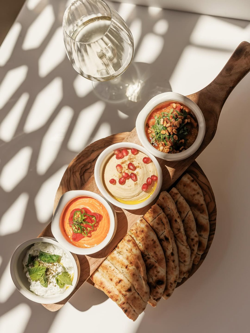 Eva Estepona, un capricho griego en la costa malagueña