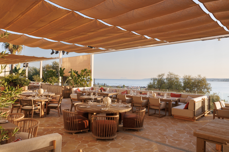 Eva Estepona, un capricho griego en la costa malagueña