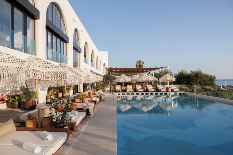 Eva Estepona, un capricho griego en la costa malagueña