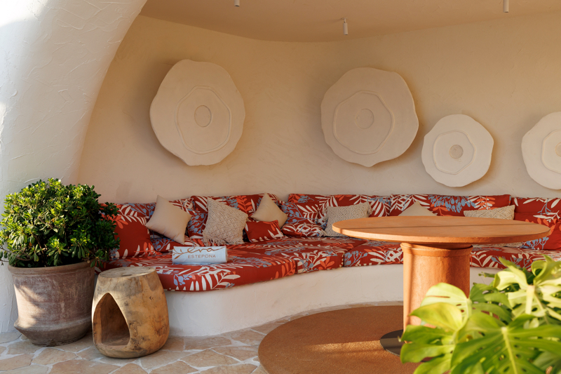 Eva Estepona, un capricho griego en la costa malagueña