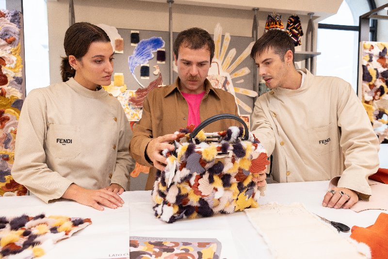 exposición fendi obra arte bolso milán