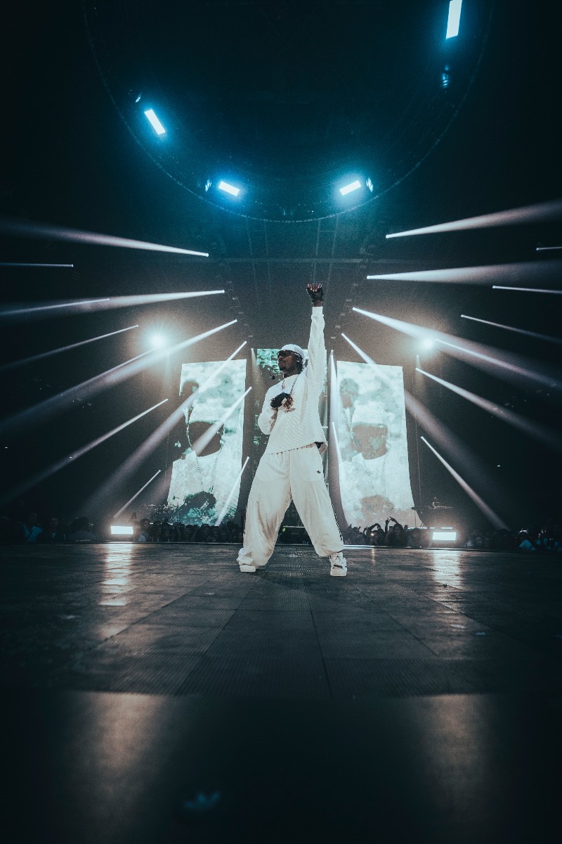 fiesta adidas parís concierto zapatillas Superstar