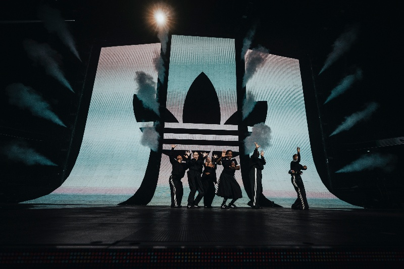 fiesta adidas parís concierto zapatillas Superstar