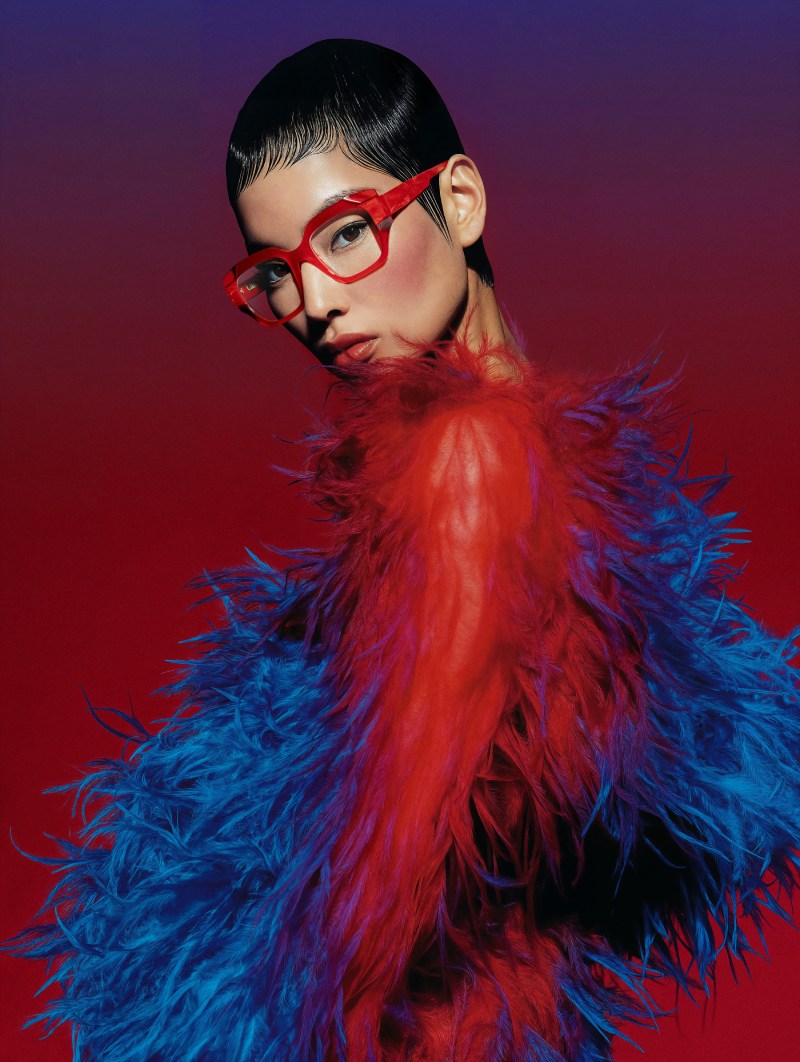 Tendencias de moda otoño 2025: gafas de colores