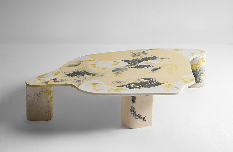 Imagen de mesa de forma amorfa.