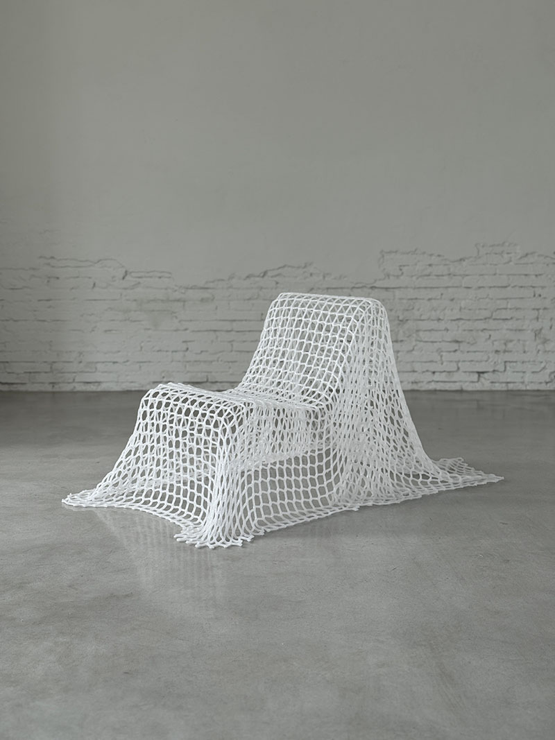 Iranzo presenta Lounge Chair 01, pieza inaugural de Permanent Souls