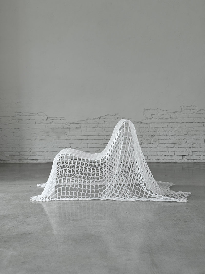 Iranzo presenta Lounge Chair 01, pieza inaugural de Permanent Souls