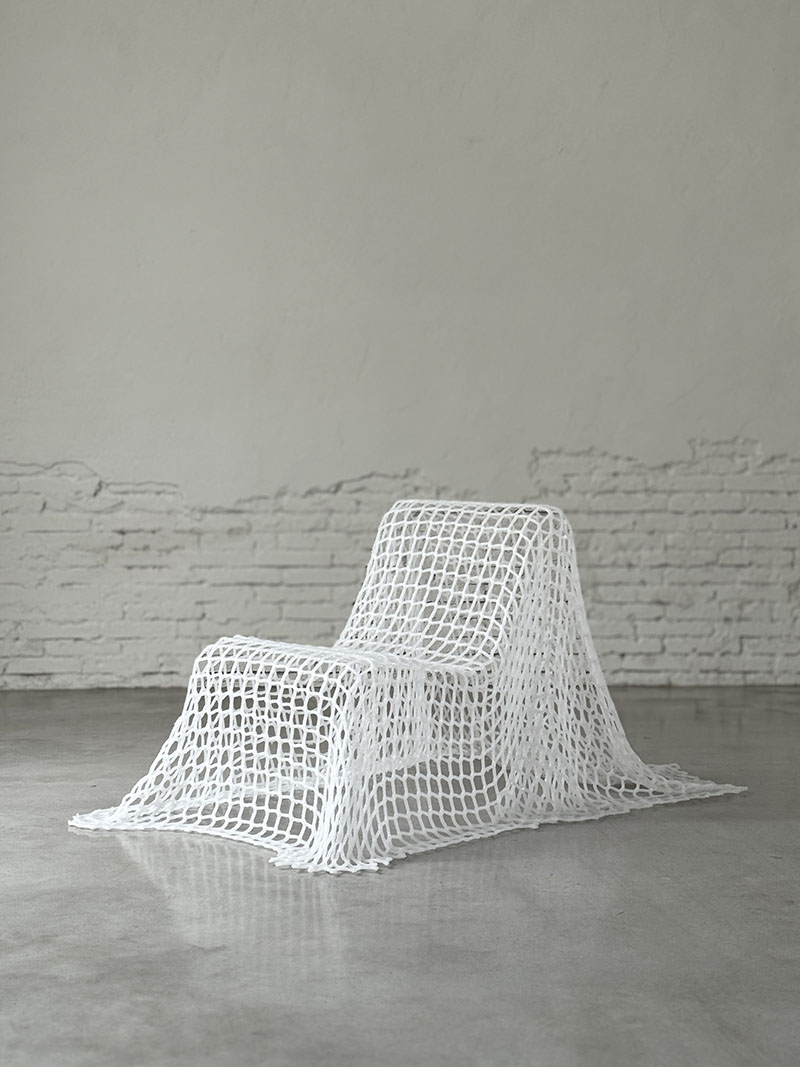 Iranzo presenta Lounge Chair 01, pieza inaugural de Permanent Souls