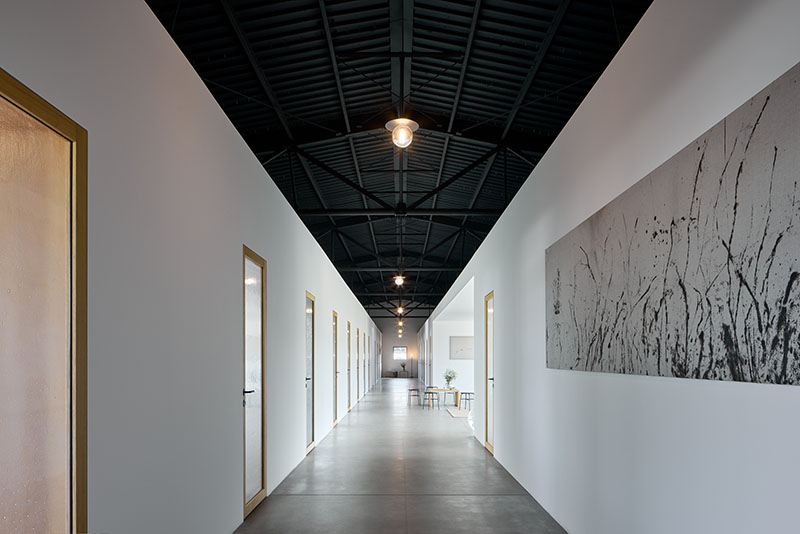 Jakub Janošík convierte un granero en la sede de su empresa