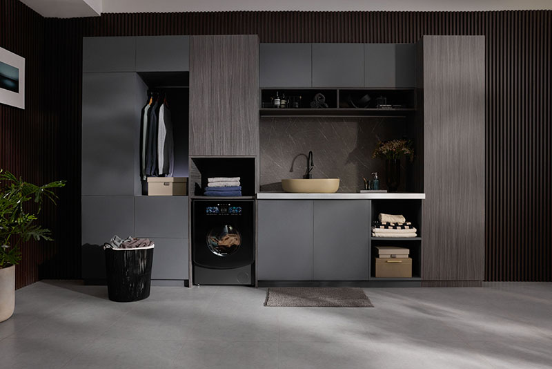 lavadora-secadora Roborock Zeo X: lavadora-secadora Roborock Zeo X integrada en un mueble moderno.