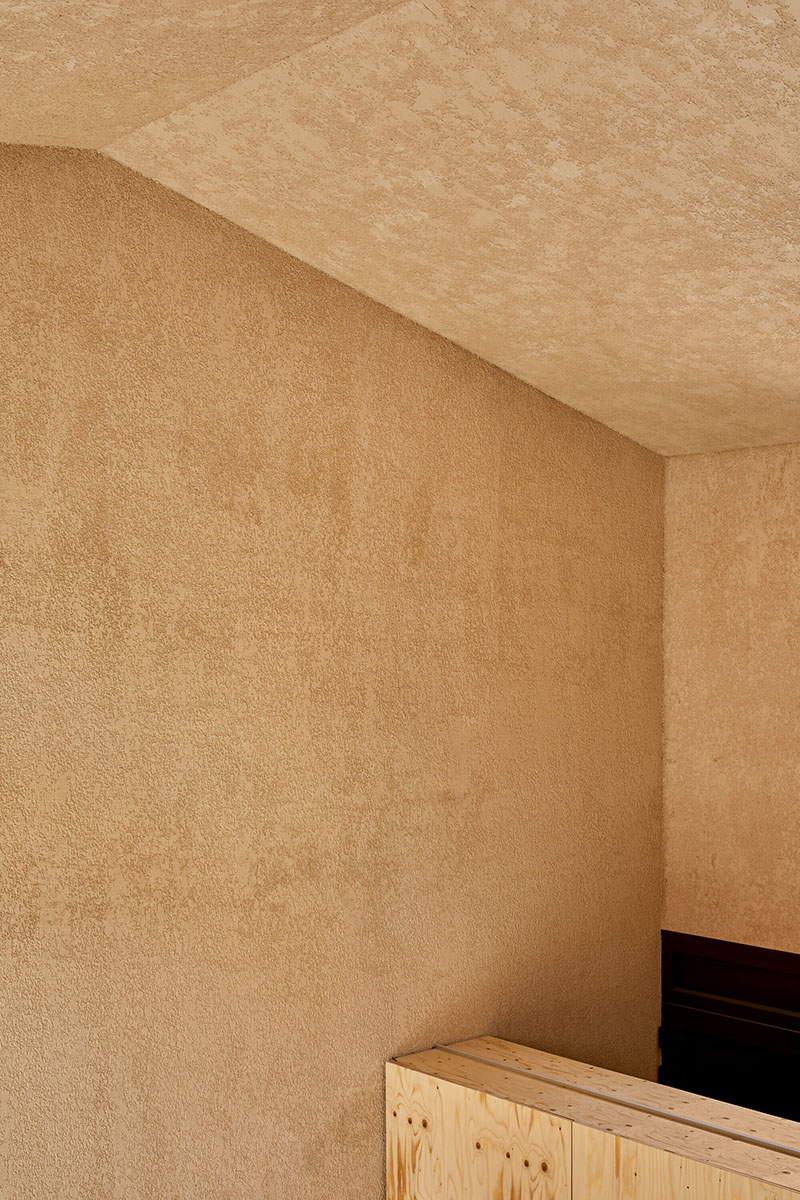 Detalle de muro y cubierta enlucida por Made V Arquitectos