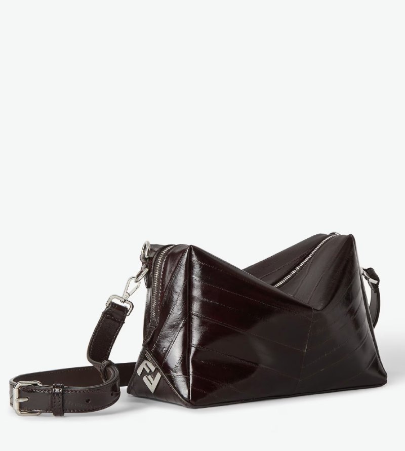 Tendencias de moda masculina otoño 2025: maxibolsos