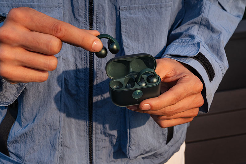 Motorola estrena sus Moto Buds Loop, con audio de Bose