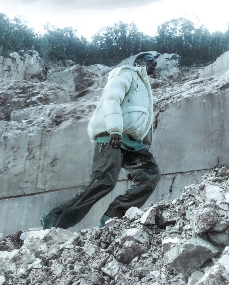 Tendencias moda urbana 2025: gorp core futurista