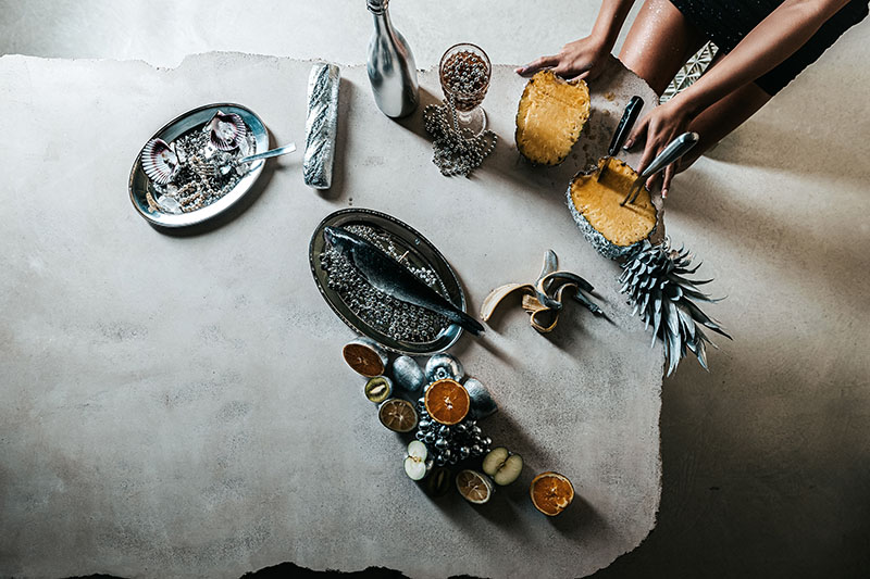 Plastic Box de Minimal Studio en Mallorca: vista cenital de una mesa con comida