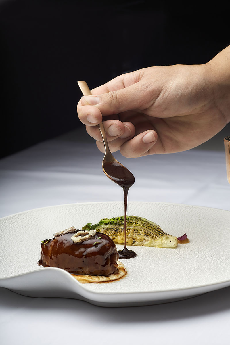 Restaurante Arrope Valladolid: Lechazo churro, lechuga a la brasa y limón fermentado