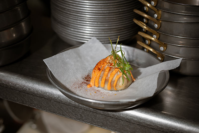 Restaurante Insurgente, ubicado en el Mercado Chamberí: Pan bao casero de brisket de vaca a baja temperatura