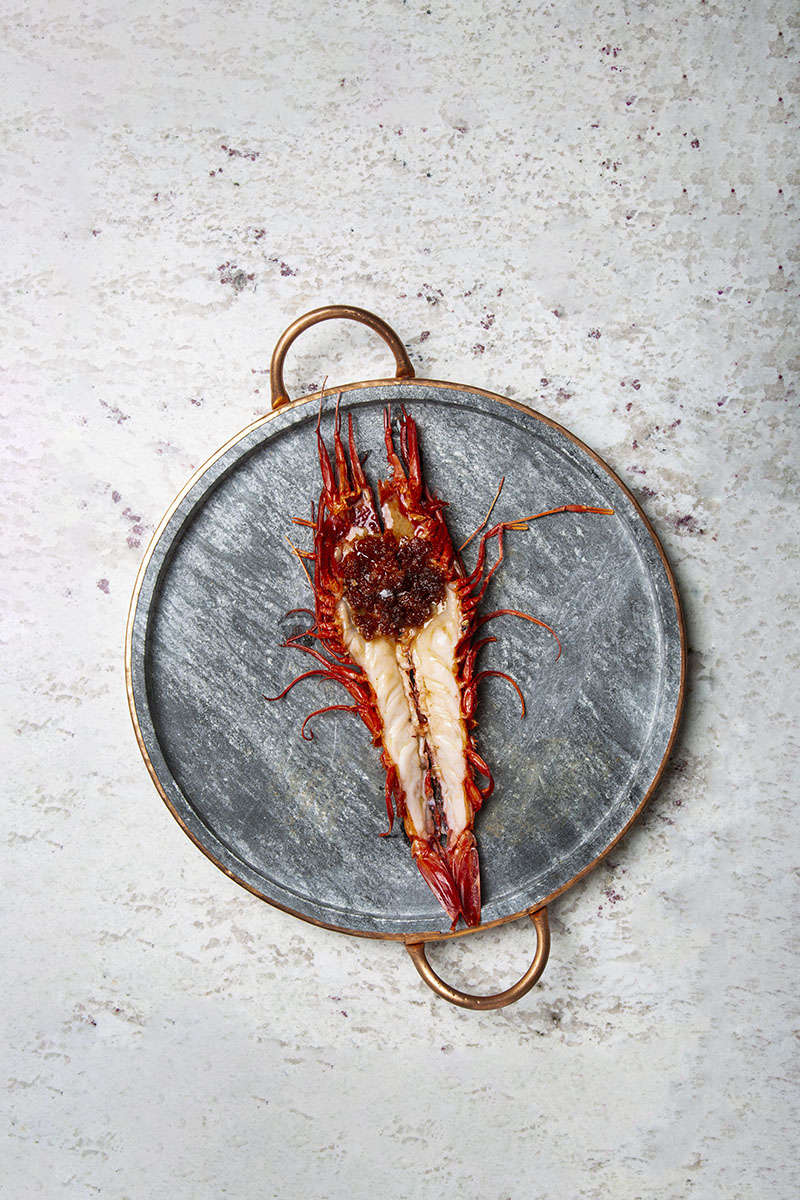 El carabinero con sobrasada es un plato del restaurante Ramón Freixa Tradición y refleja la técnica de Atelier.