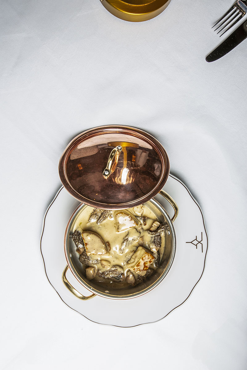 Las colmenillas con foie se sirven en el restaurante Ramón Freixa Tradición y representan la creatividad de Atelier.