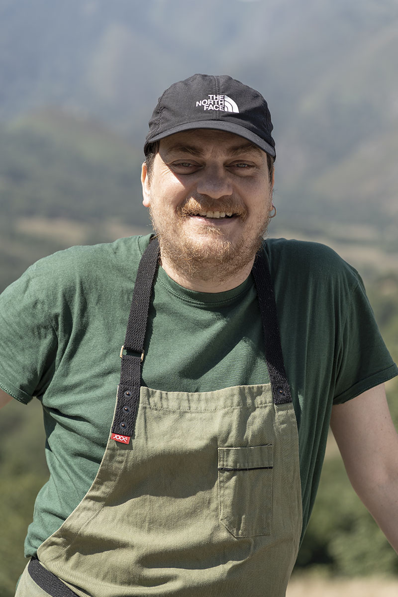 Fran Montes, chef de Restaurante Texu (Asturias), que tiene un menú degustación de 40 euros