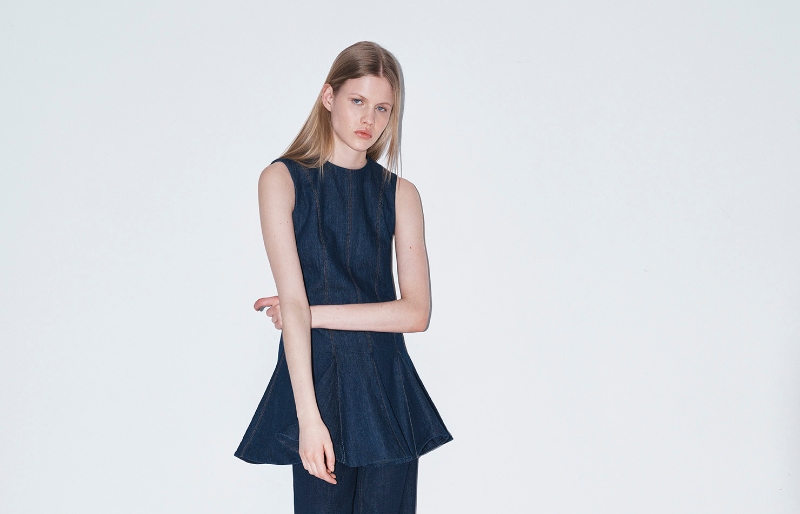 Maje cambia el ante y el camel por el denim y el azul