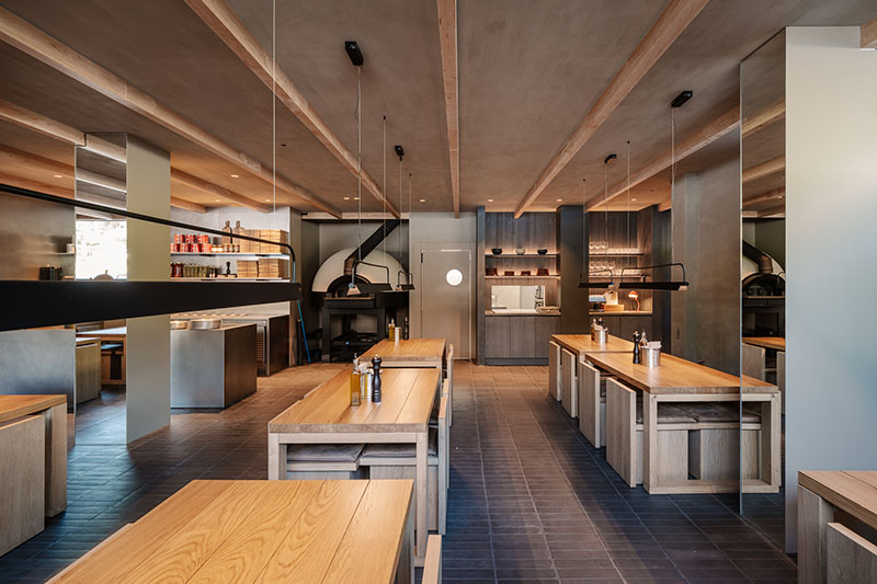 Vista general de la sala principal de Fora Pizza diseñada por Sandra Tarruella