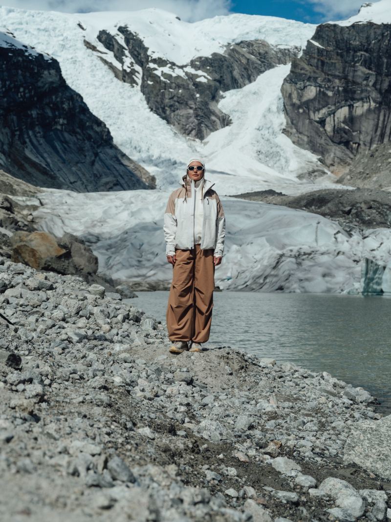 Nueva colección The North Face HKe ropa senderismo y looks de moda urbana