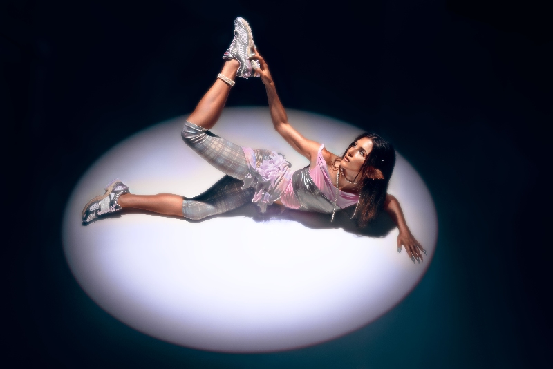 Metagirl aporta ultrafeminidad al diseño runner de Saucony