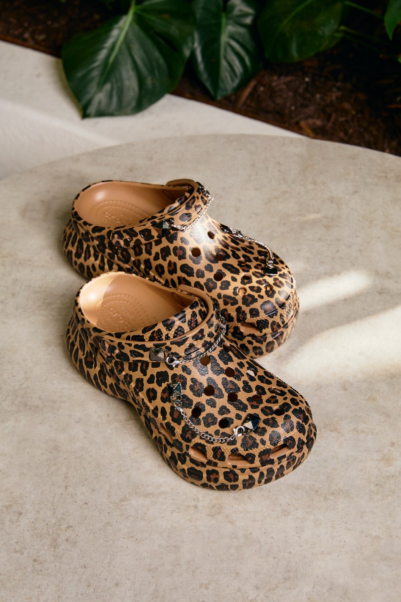 zuecos diferentes estampados crocs otoño invierno leopardo
