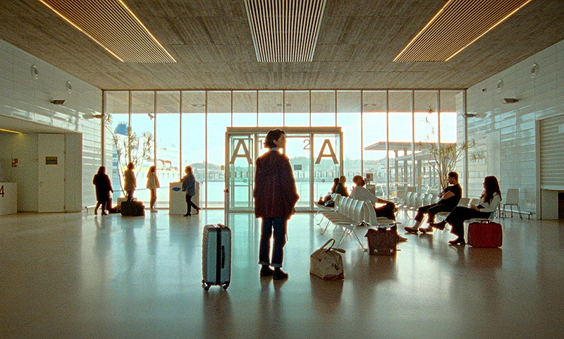 Ariel - fotograma de la película con las actrices Irene Escolar y Agustina Muñoz