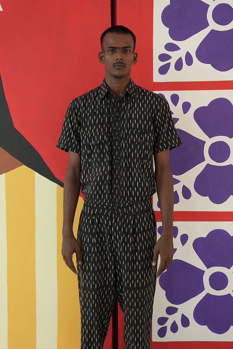 Dani Pannullo Lo incorpóreo - imagen de baularín con prendas de diseñador indio