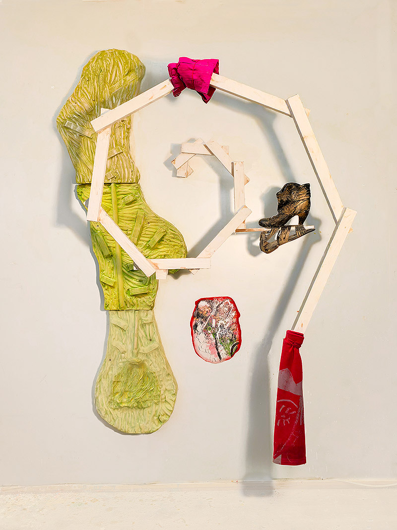 Vista de escultura en la exposición