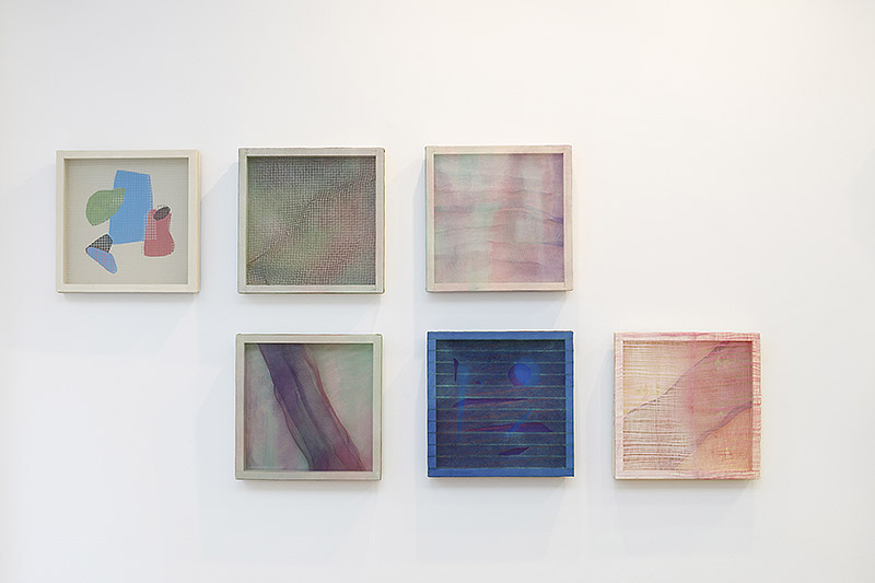 Vista de algunos cuadros de la exposición