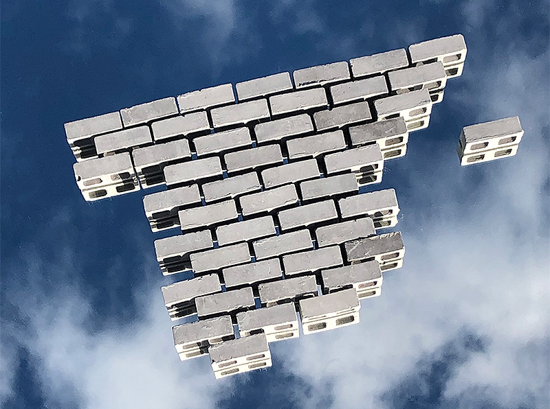 Imagen de España hecha de ladrillo.