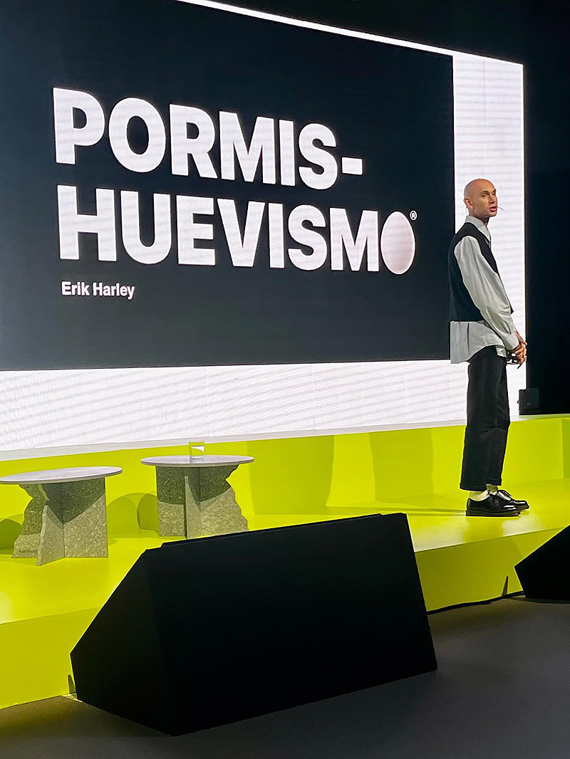 Imagen de Erik dando una charla 