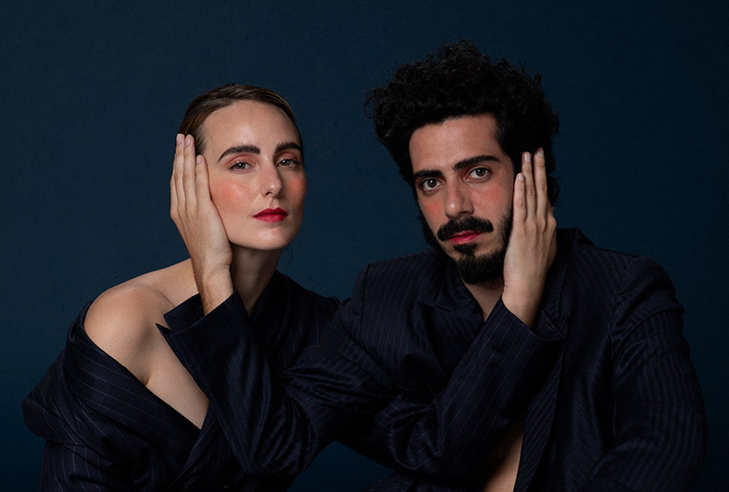 Foto de los integrantes del duo artístico