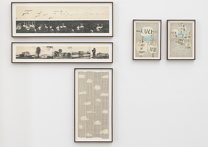 Luce - Imagen de instalación artística en una galería - vista de cuadros en la pared