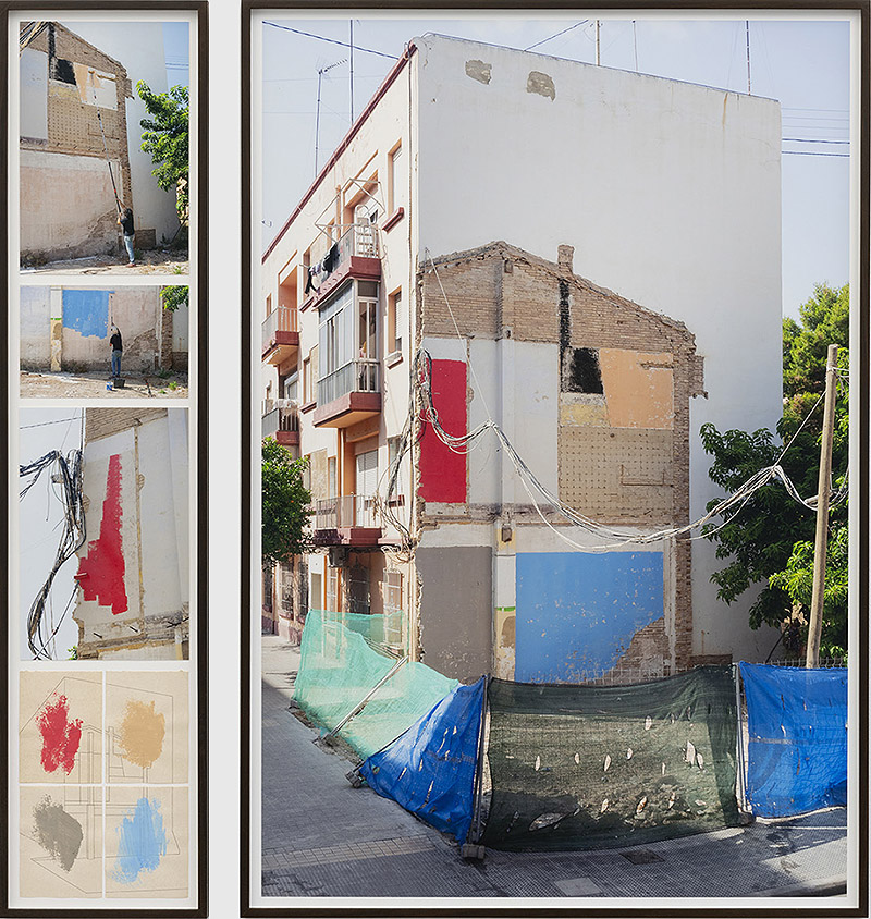 Luce - Imagen de instalación artística en una galería - vista de cuadros en la pared