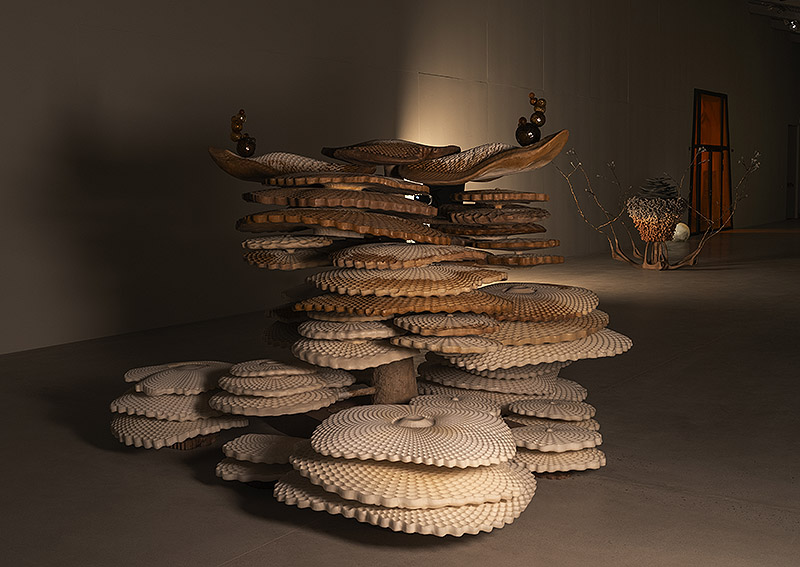 Vista de escultura en forma de setas